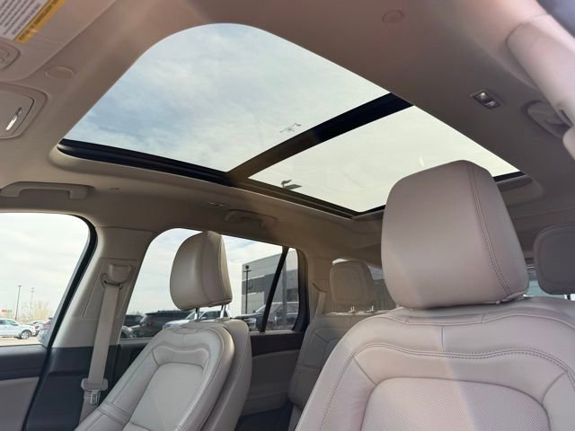 Used 2022 Lincoln Aviator Reserve w/ Equipment Group 201A AWD/4WD image 25