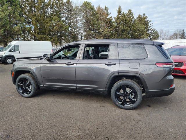 New 2025 Jeep Grand Cherokee L Altitude image 10