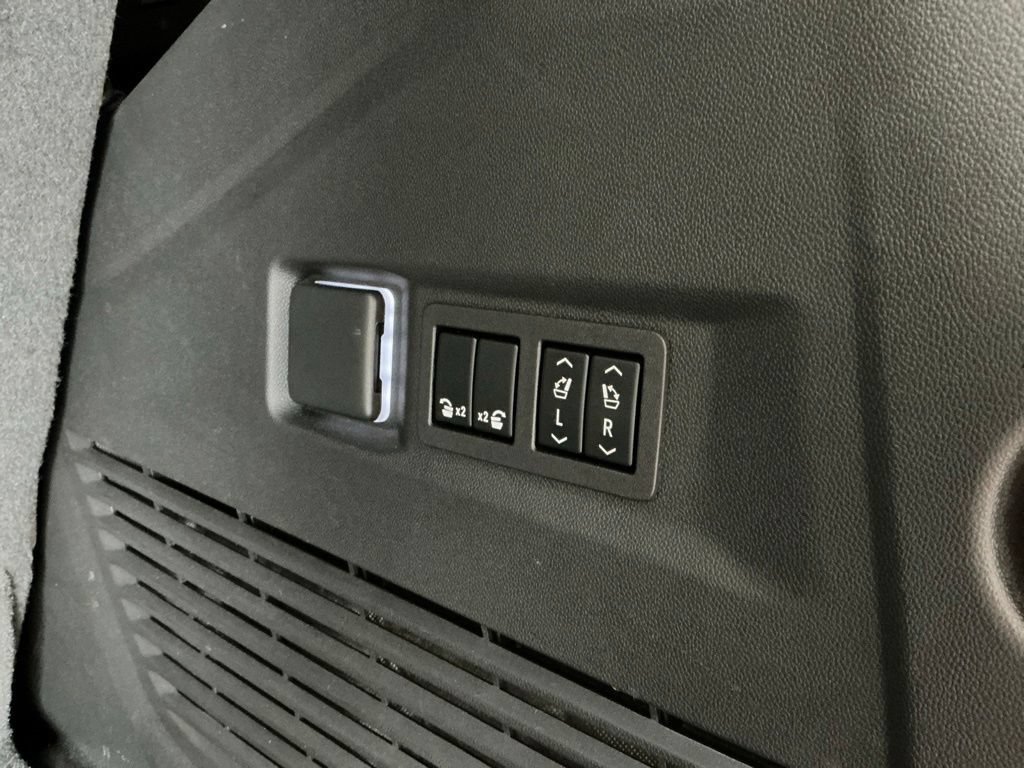 Used 2023 Chevrolet Tahoe High Country RWD image 30