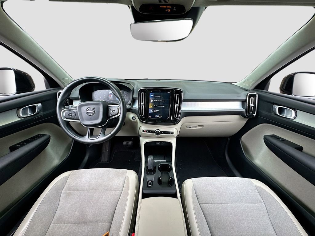 Used 2020 Volvo XC40 T5 Momentum image 16