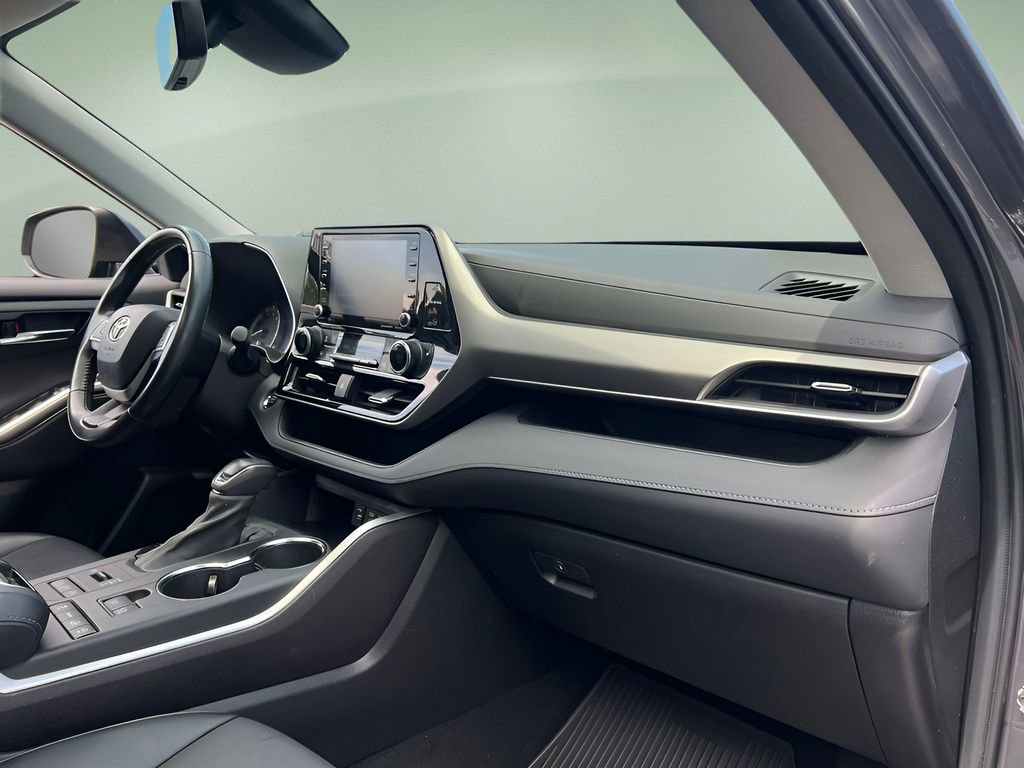 Used 2022 Toyota Highlander XLE image 20