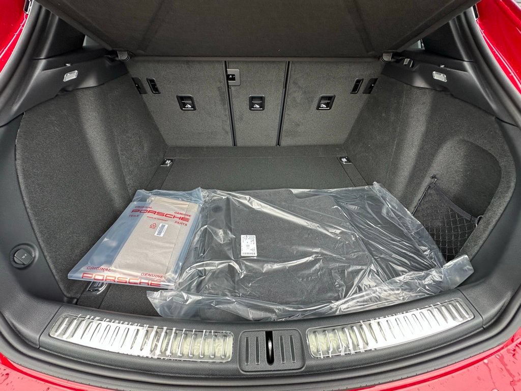 Certified 2026 Porsche Macan Turbo AWD/4WD image 39