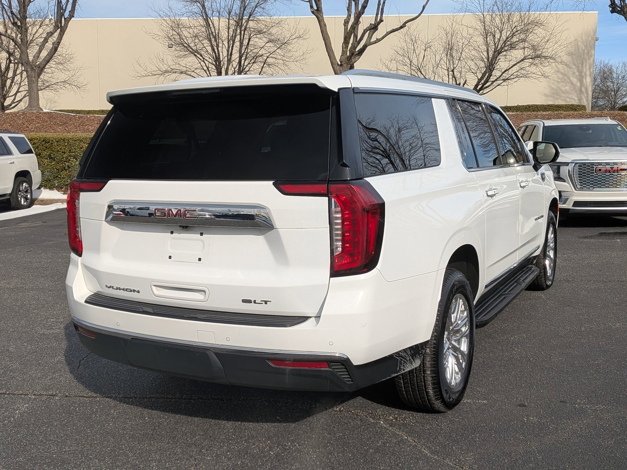 Used 2024 GMC Yukon XL SLT image 9