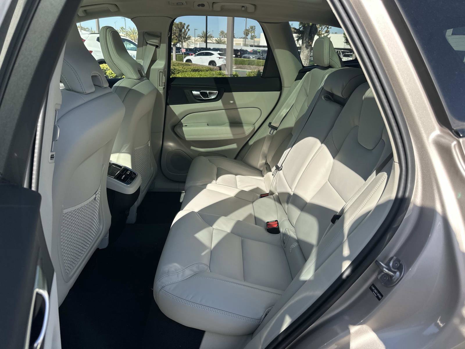 New 2026 Volvo XC60 B5 Ultra w/ Climate Package AWD/4WD image 17