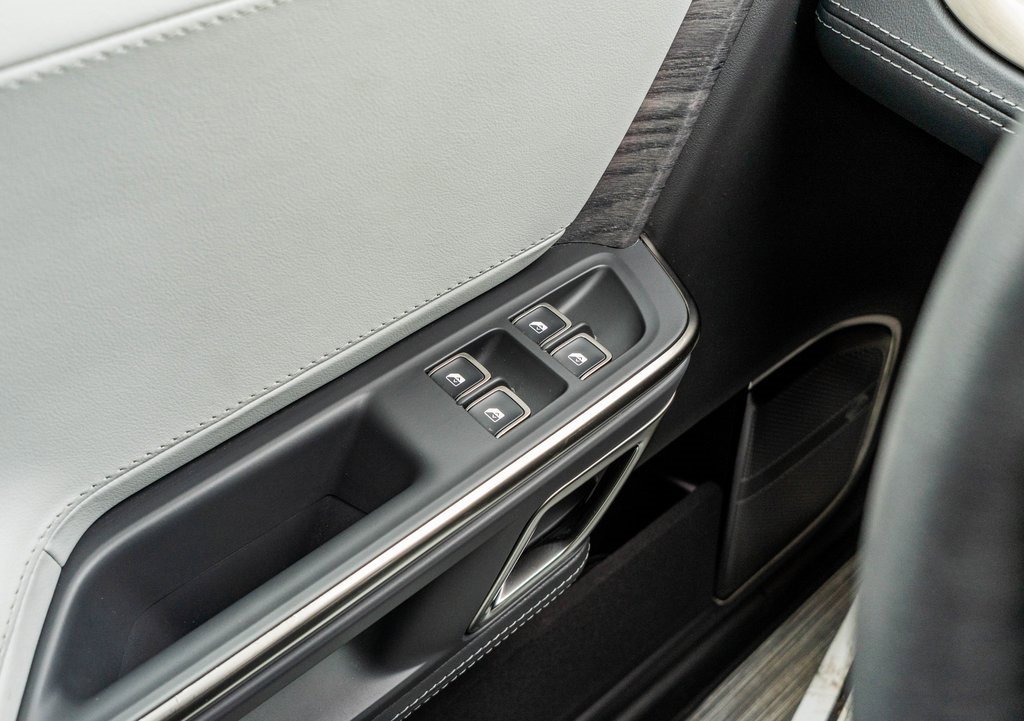 Used 2024 Rivian R1S Adventure image 18