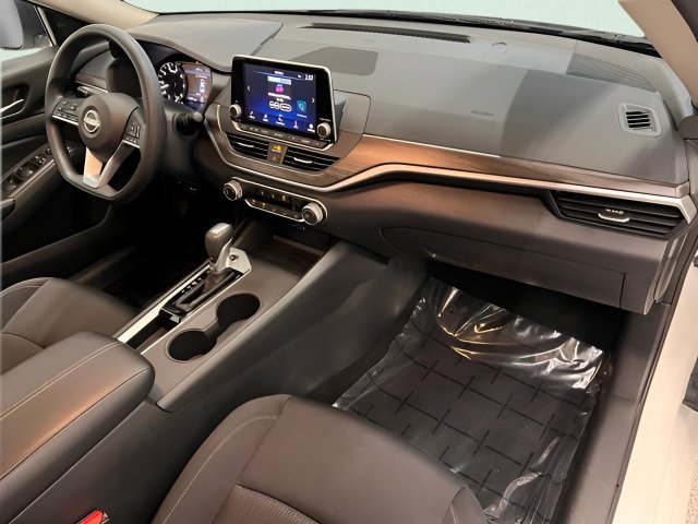 Used 2025 Nissan Altima 2.5 SV FWD image 13