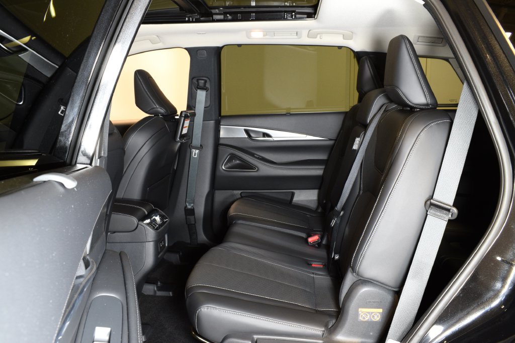 Certified 2026 INFINITI QX60 Luxe w/ Family Package AWD/4WD image 29