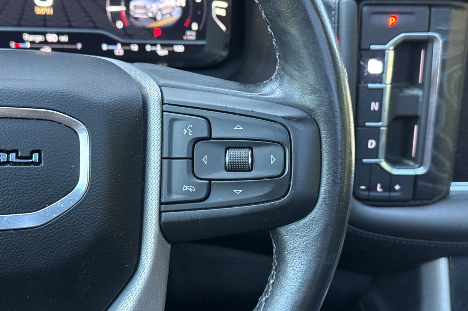 Used 2022 GMC Yukon XL Denali AWD/4WD image 29