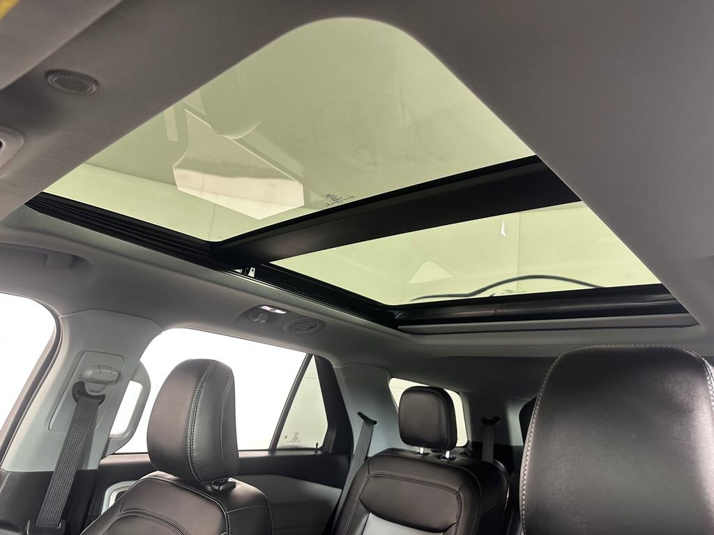 Used 2023 Ford Explorer XLT w/ Equipment Group 202A image 24