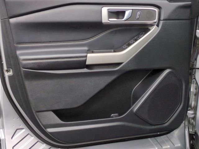 Used 2021 Ford Explorer XLT w/ Equipment Group 202A image 6