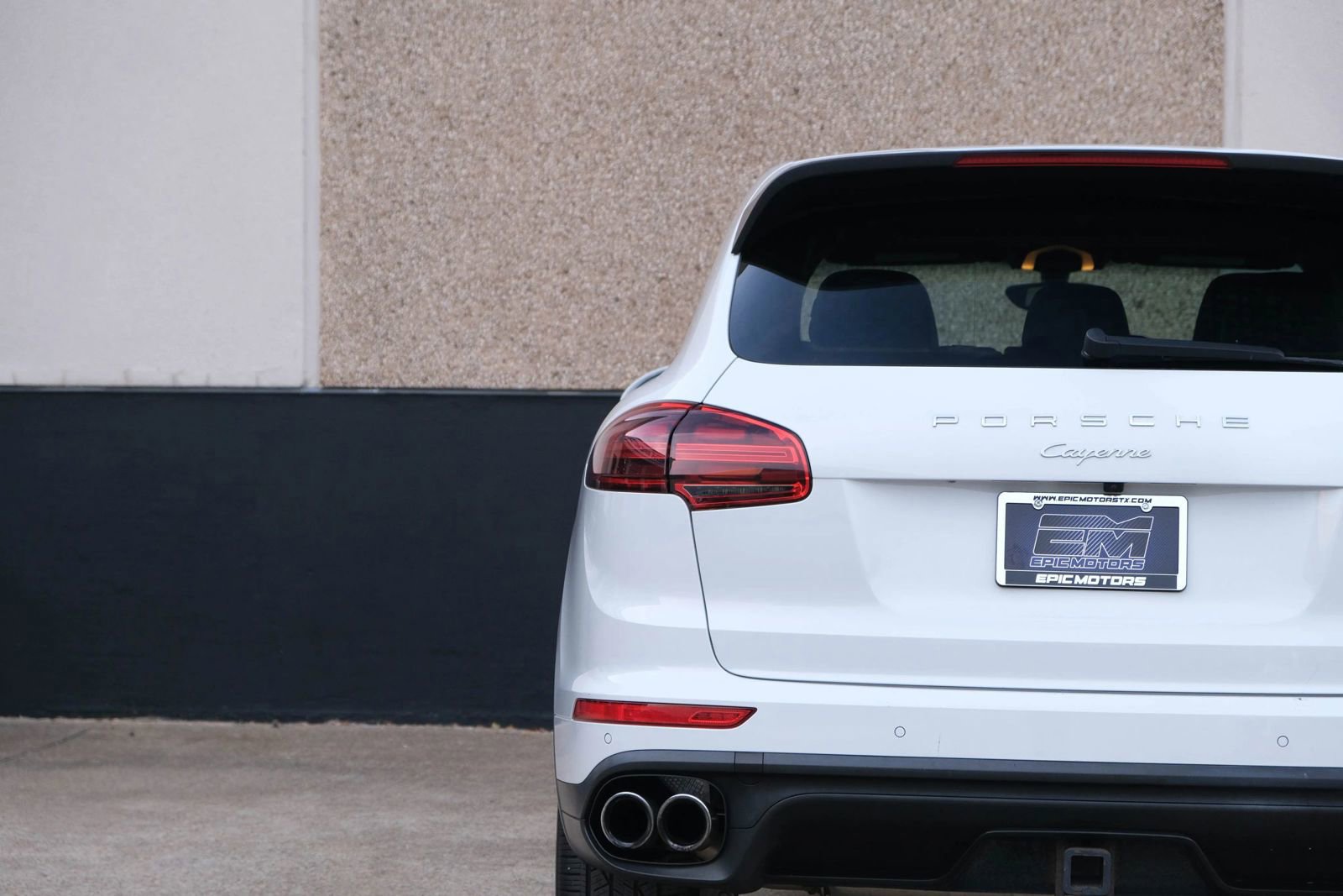 Used 2016 Porsche Cayenne Sport Utility 4D image 17