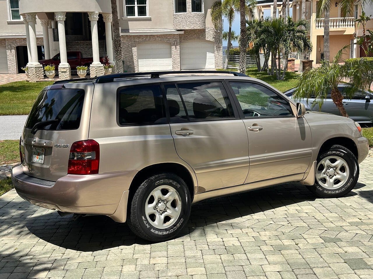 Used 2005 Toyota Highlander 2WD V6 w/ 3rd Row image 8