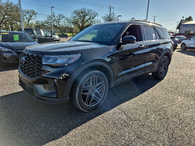 Used 2025 Ford Explorer ST-Line w/ ST-Line Street Pack AWD/4WD image 4