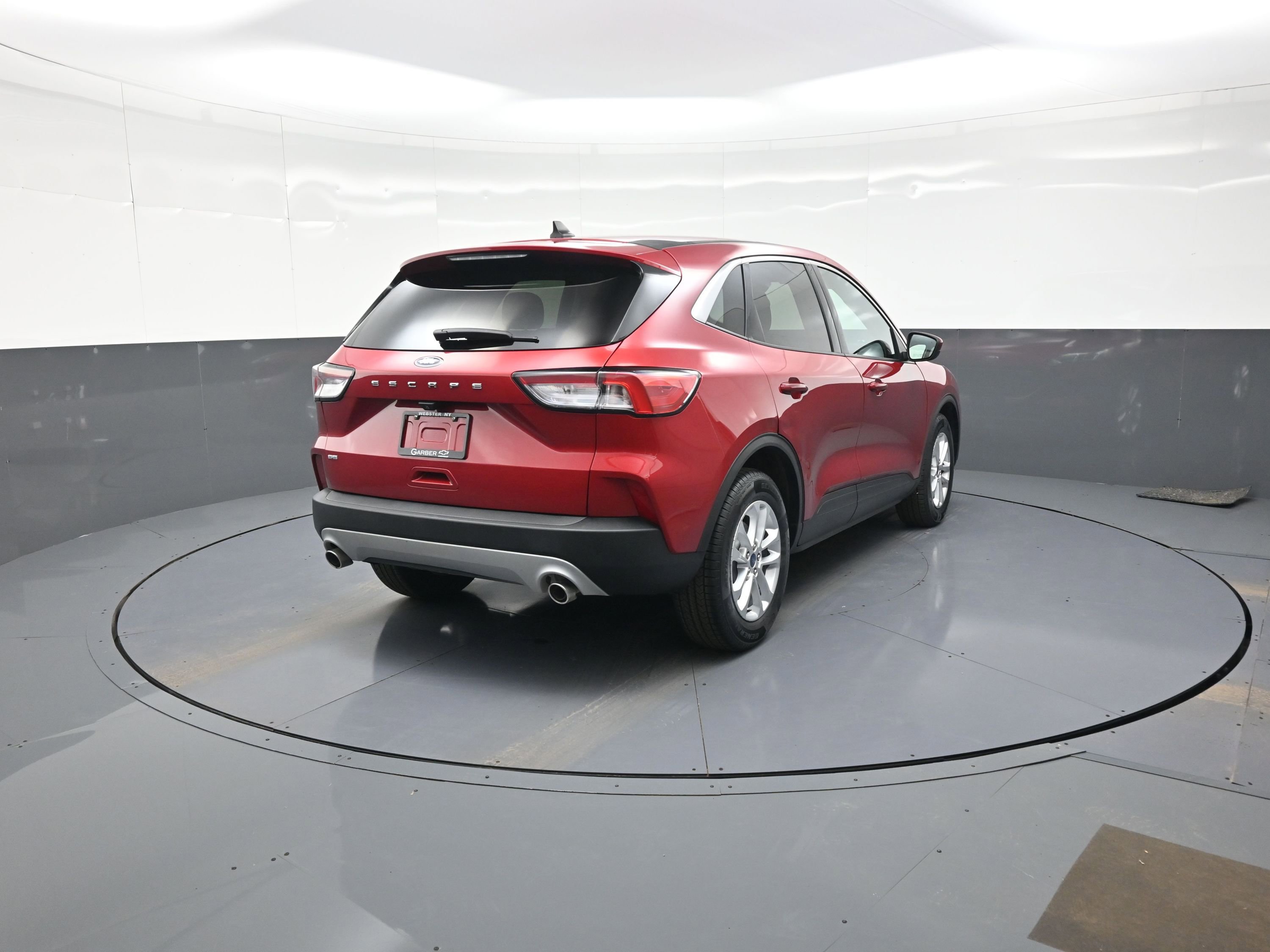 Used 2021 Ford Escape SE w/ Cold Weather Package FWD image 3