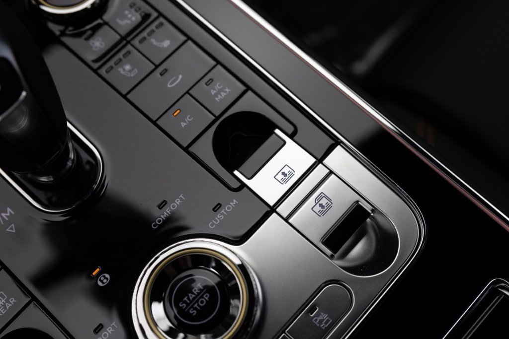 New 2025 Bentley Flying Spur Plug-In Hybrid image 32