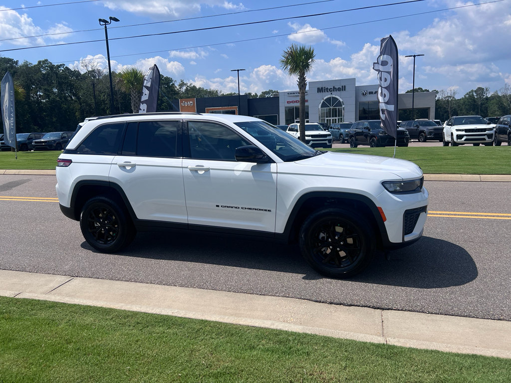New 2026 Jeep Grand Cherokee Altitude AWD/4WD image 3
