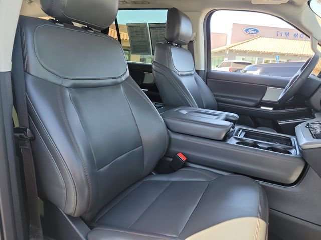 Certified 2025 Ford Expedition Active AWD/4WD image 24