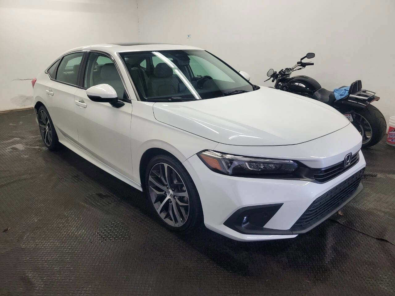 Used 2022 Honda Civic Touring image 3