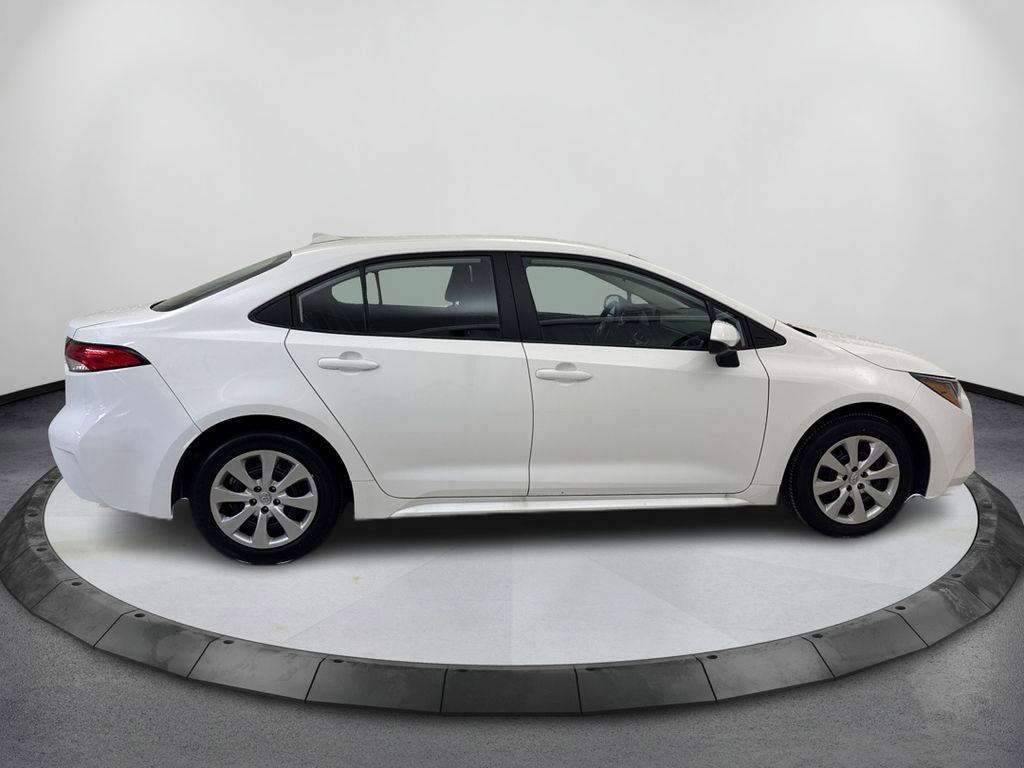 Used 2026 Toyota Corolla LE image 4