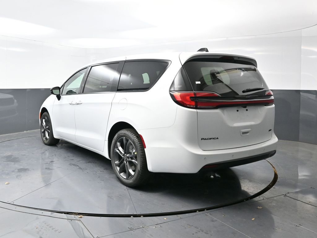 New 2026 Chrysler Pacifica Select image 7