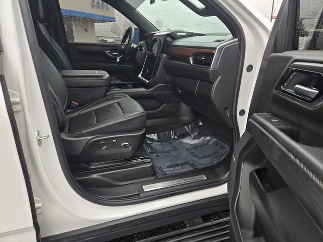 Used 2025 GMC Yukon Denali w/ Sun & Power Step Package AWD/4WD image 23