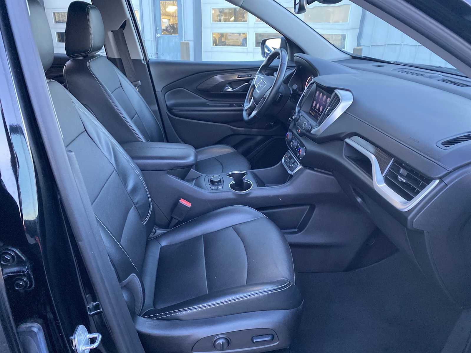 Used 2023 GMC Terrain SLT image 34