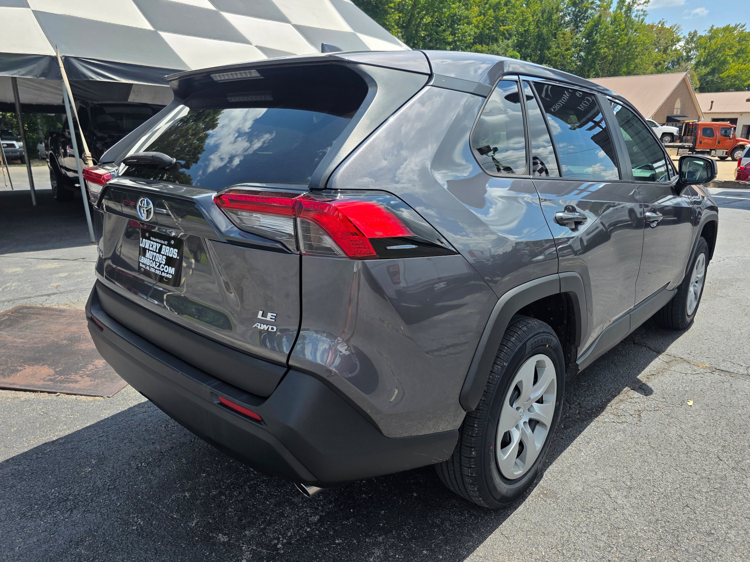Used 2022 Toyota RAV4 LE w/ Carpet Mat Package (TMS) AWD/4WD image 5