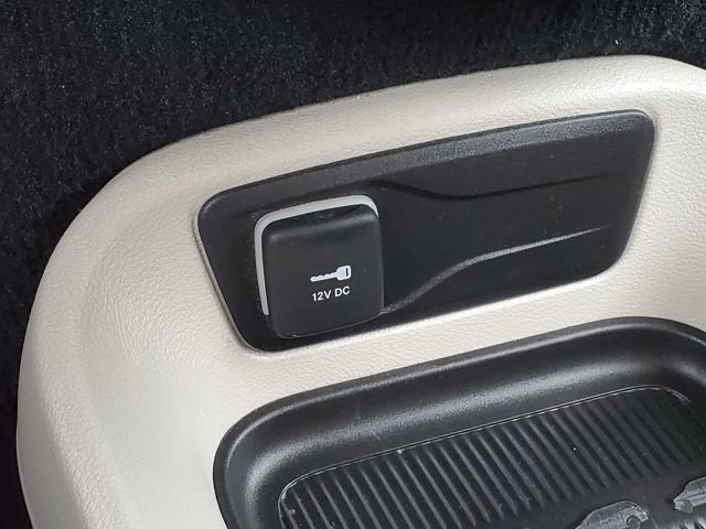 Used 2024 Chrysler Pacifica Touring-L FWD image 23