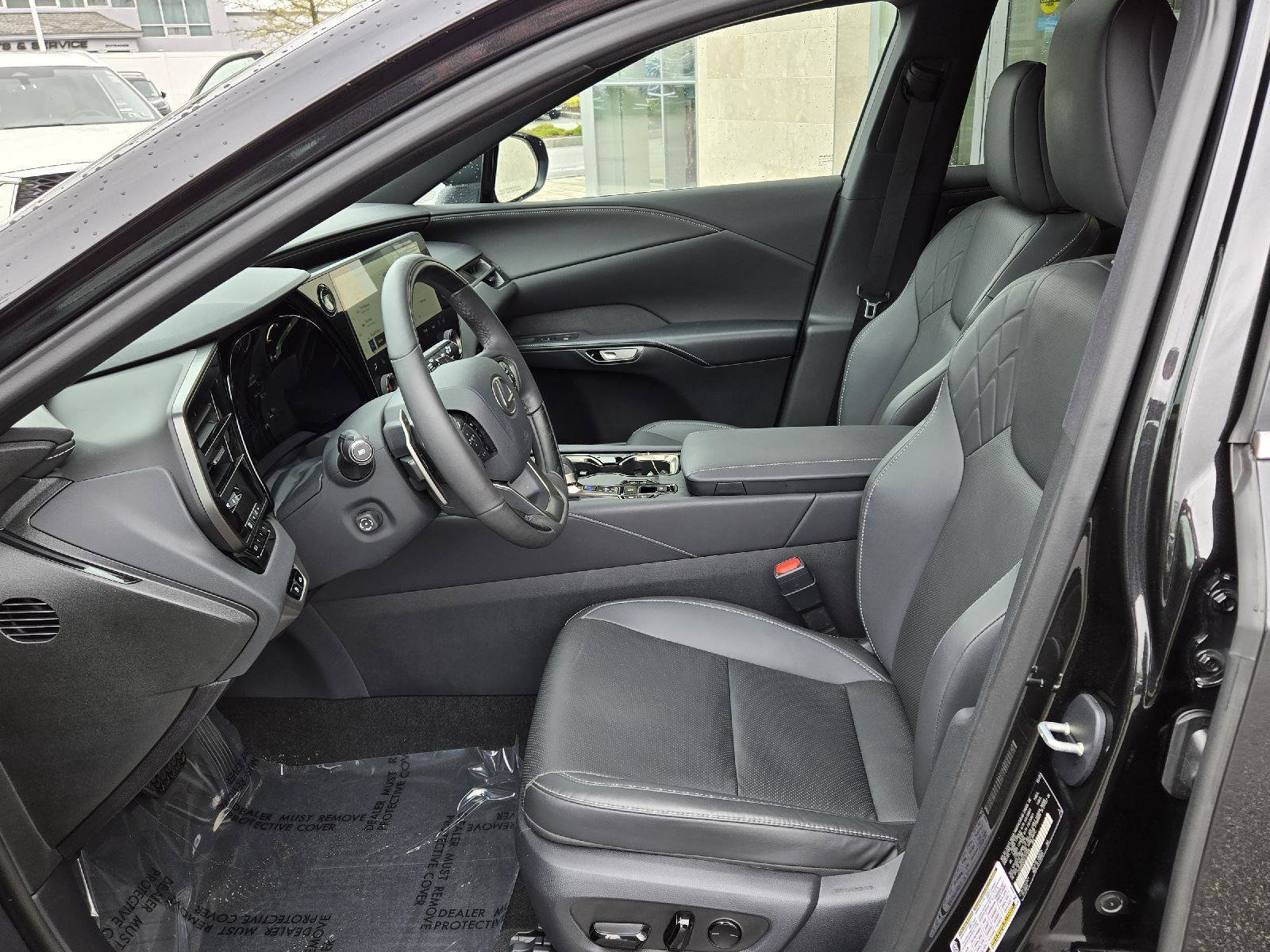 Used 2025 Lexus RX 350 Premium w/ Accessory Package AWD/4WD image 3