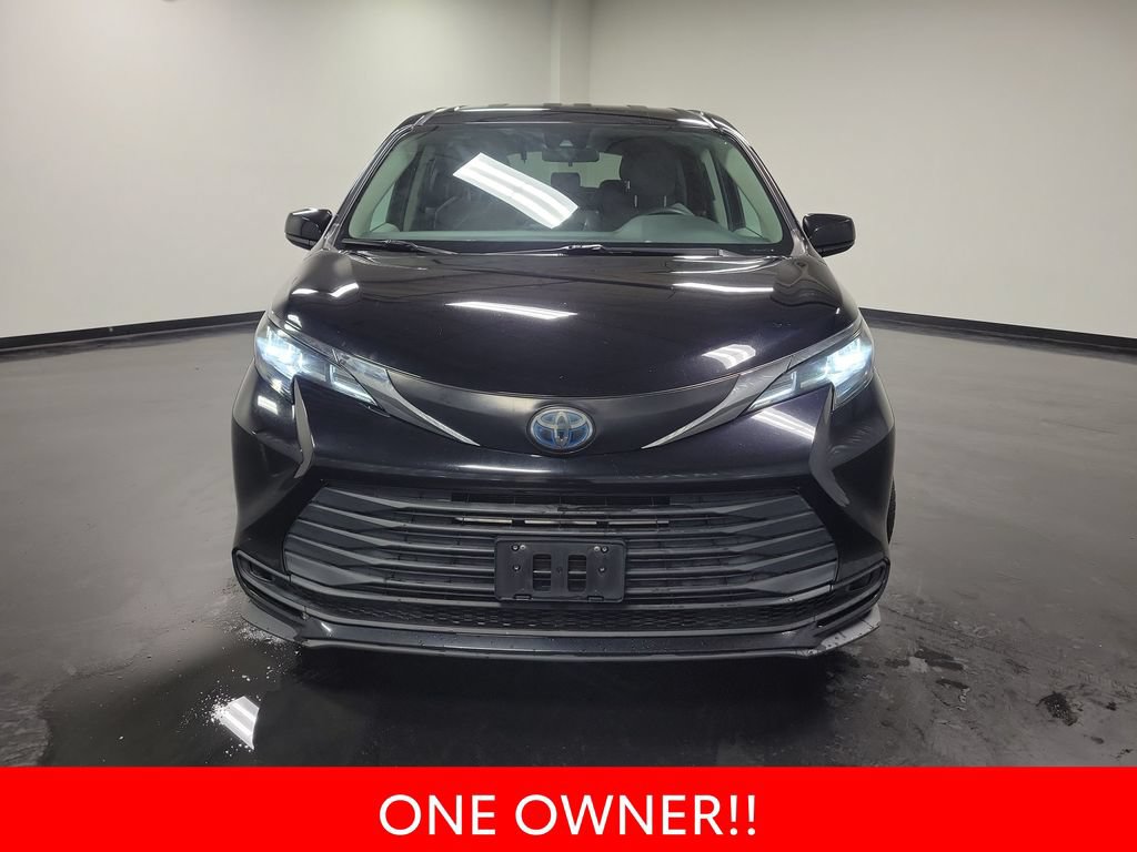 Used 2021 Toyota Sienna LE AWD/4WD image 3