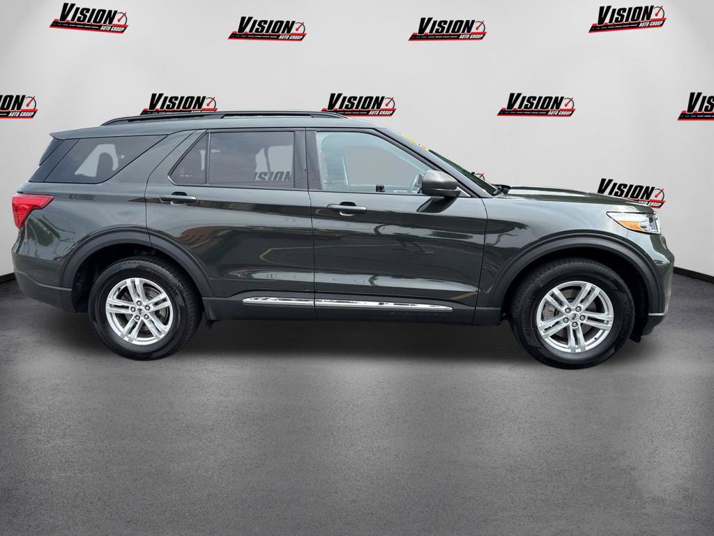 Used 2024 Ford Explorer XLT AWD/4WD image 4
