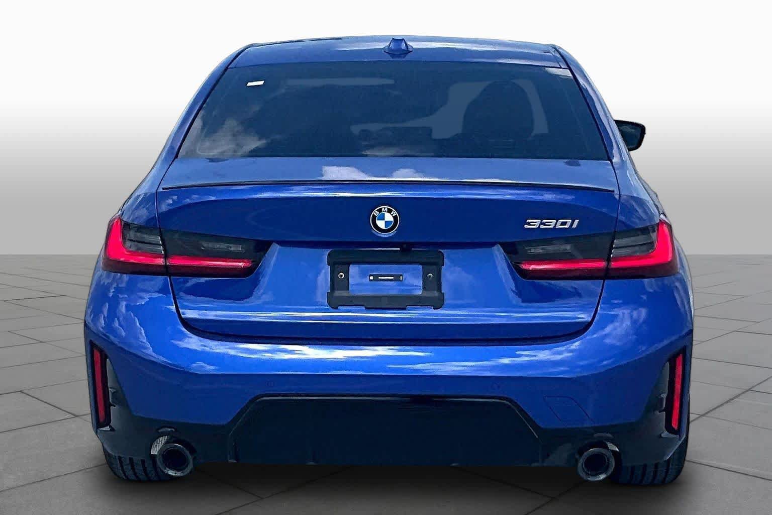 Used 2026 BMW 330i Sedan w/ M Sport Package RWD image 4