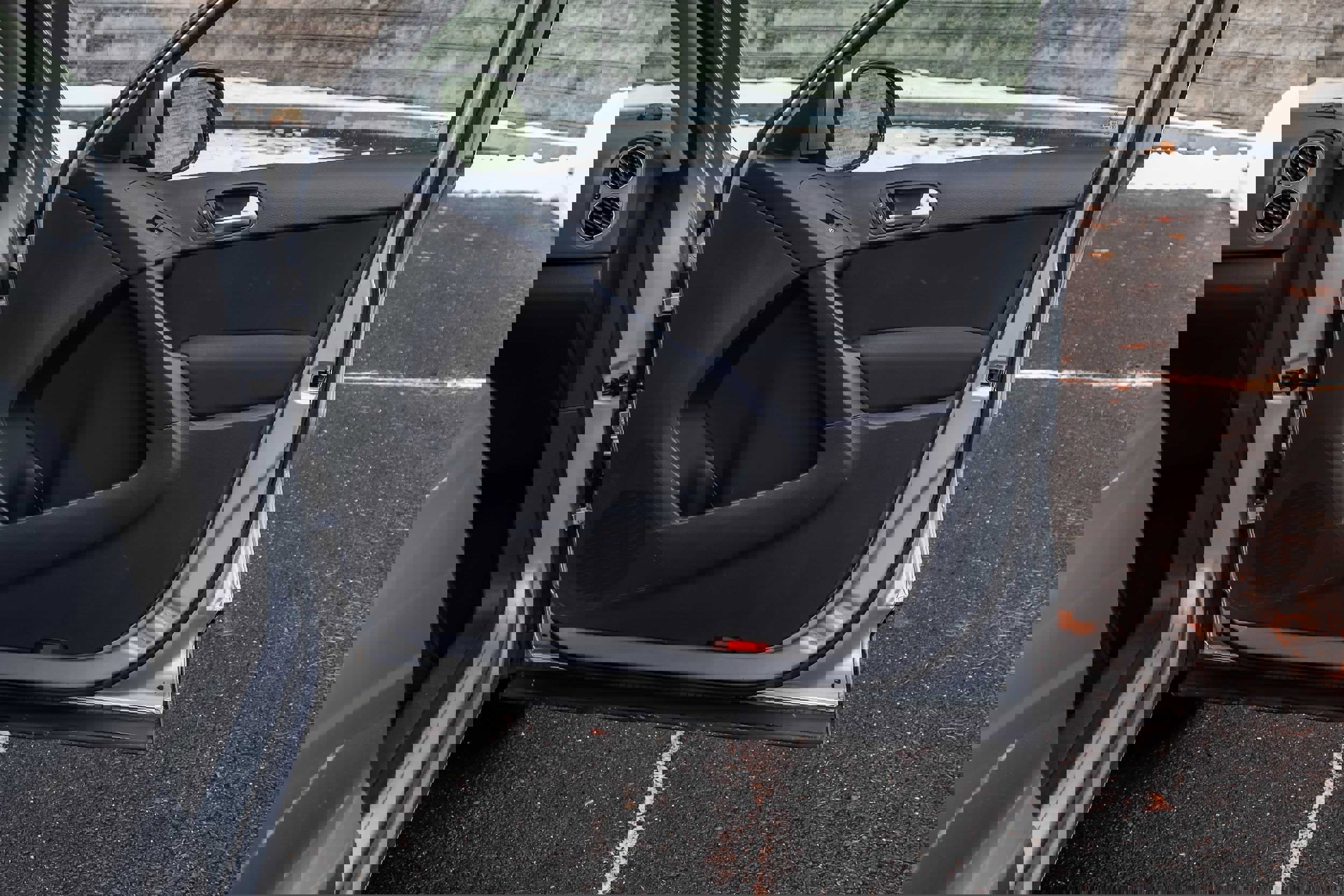 Used 2017 Volkswagen Tiguan Limited w/ Premium Package image 12