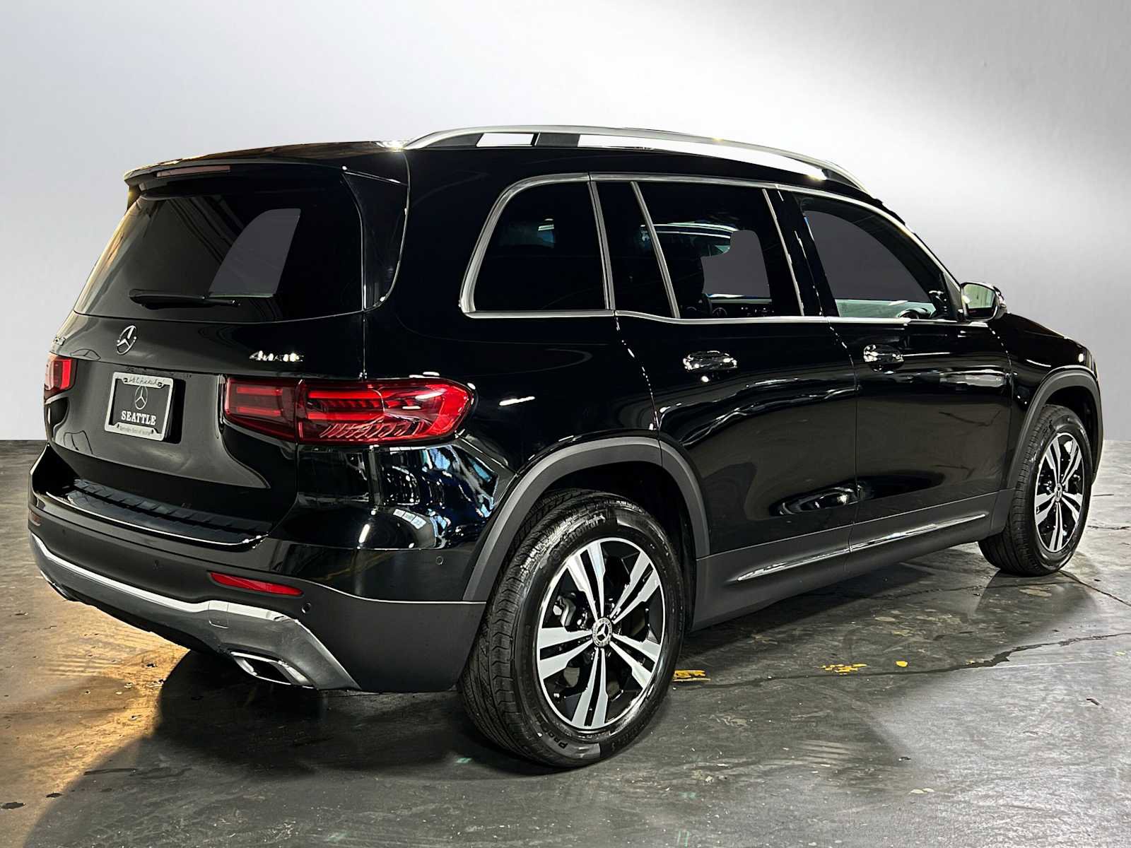Certified 2025 Mercedes-Benz GLB 250 4MATIC image 4