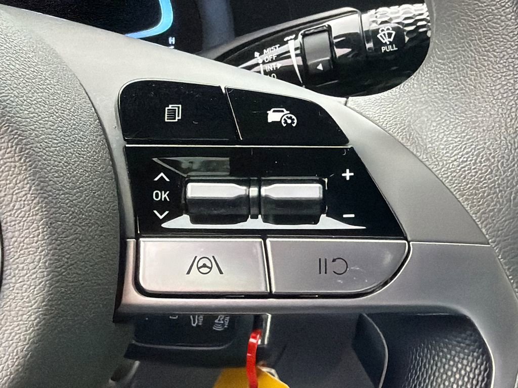 Used 2024 Hyundai Elantra SE image 25