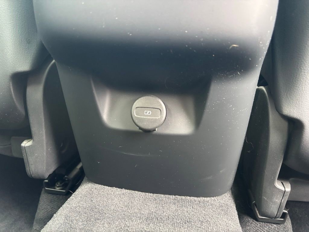 Used 2023 Volvo XC60 B5 Core w/ Climate Package image 22