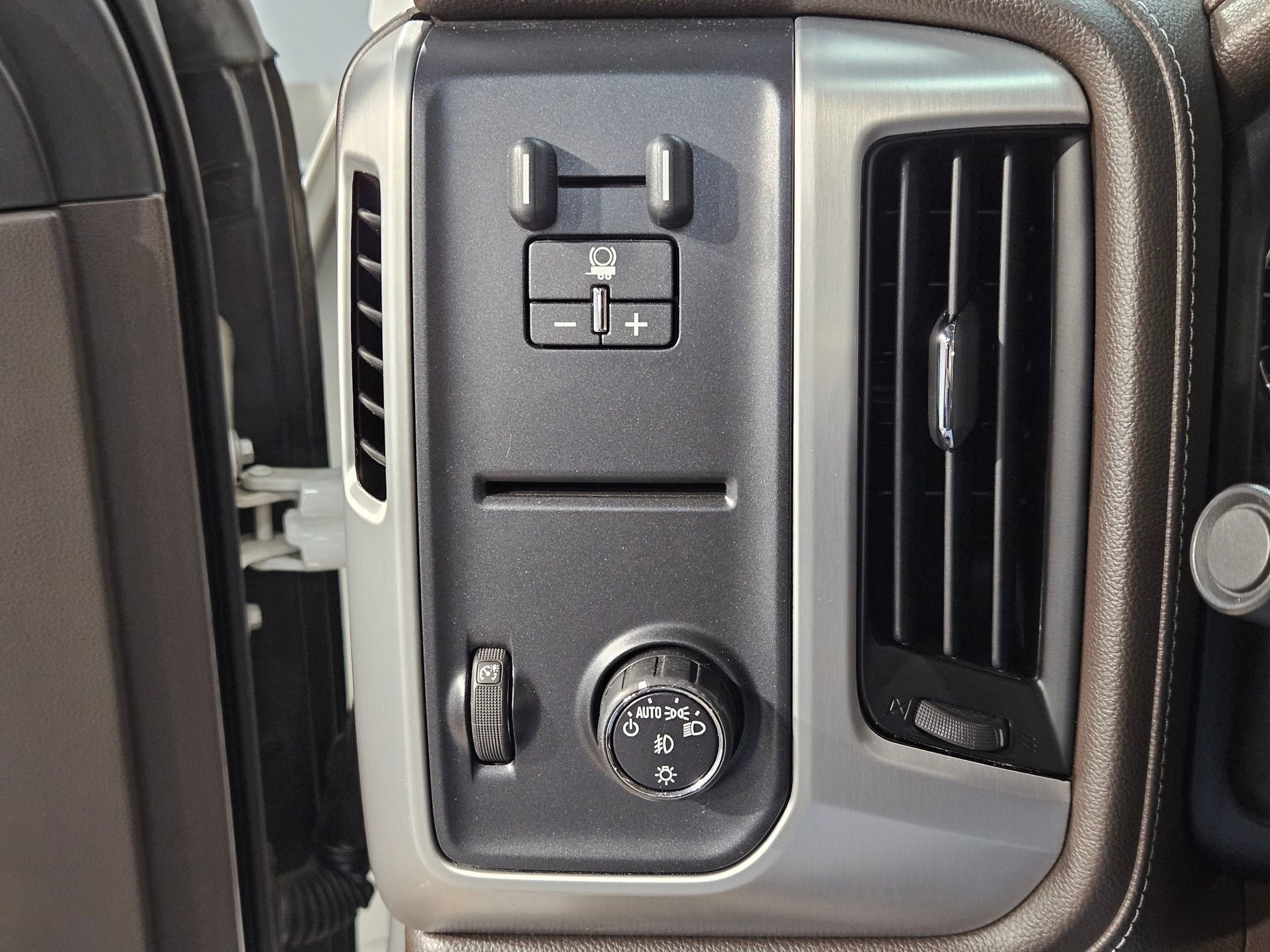 Used 2014 GMC Sierra 1500 SLE w/ SLE Value Package image 24