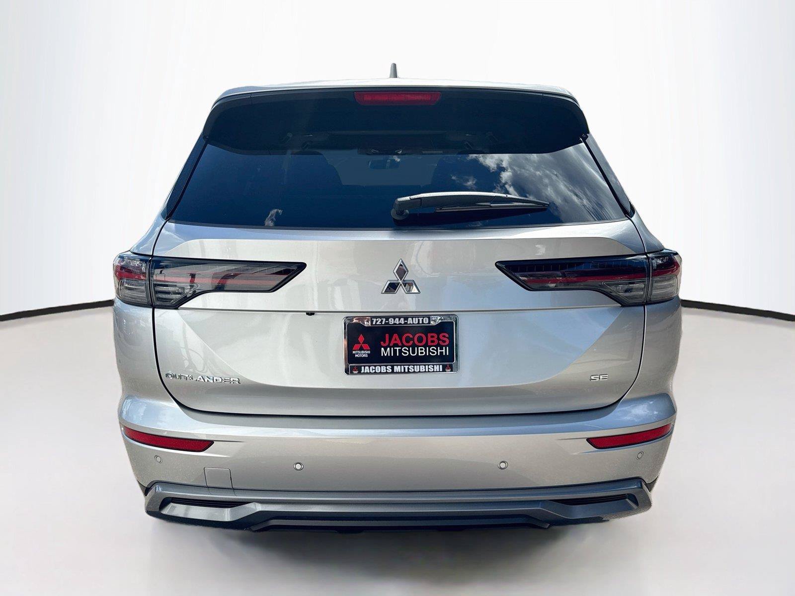 New 2026 Mitsubishi Outlander SE FWD image 4