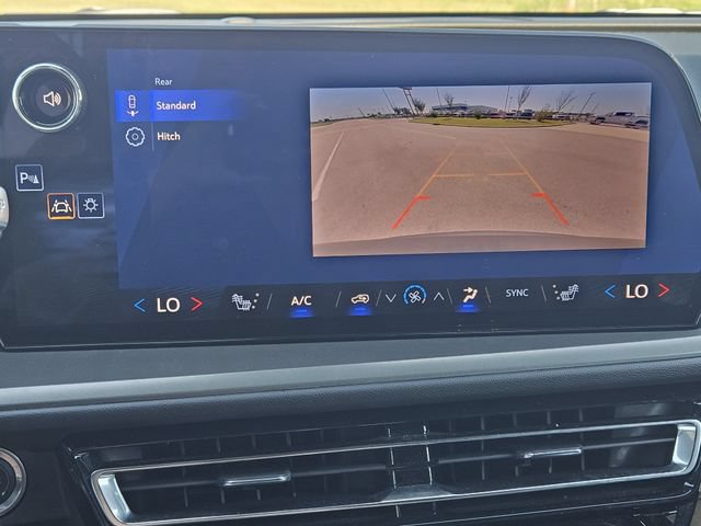 Used 2026 Chevrolet Traverse LT FWD image 17