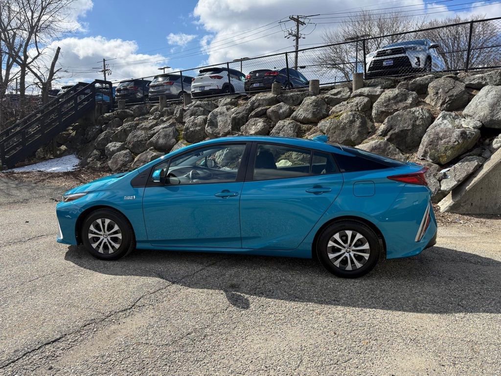 Used 2022 Toyota Prius Prime LE image 2