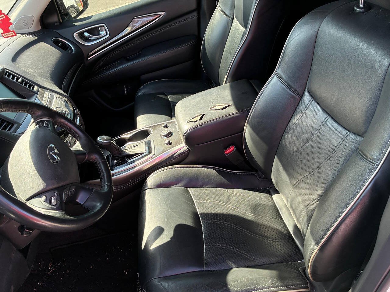 Used 2020 INFINITI QX60 Luxe w/ Essential Package FWD image 3