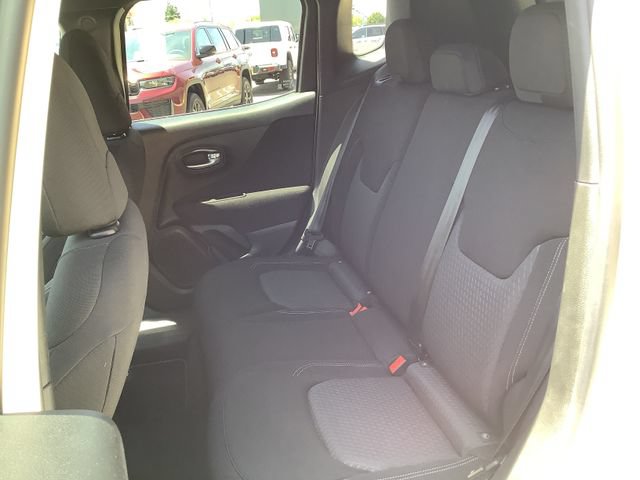 Used 2021 Jeep Renegade Latitude FWD image 23