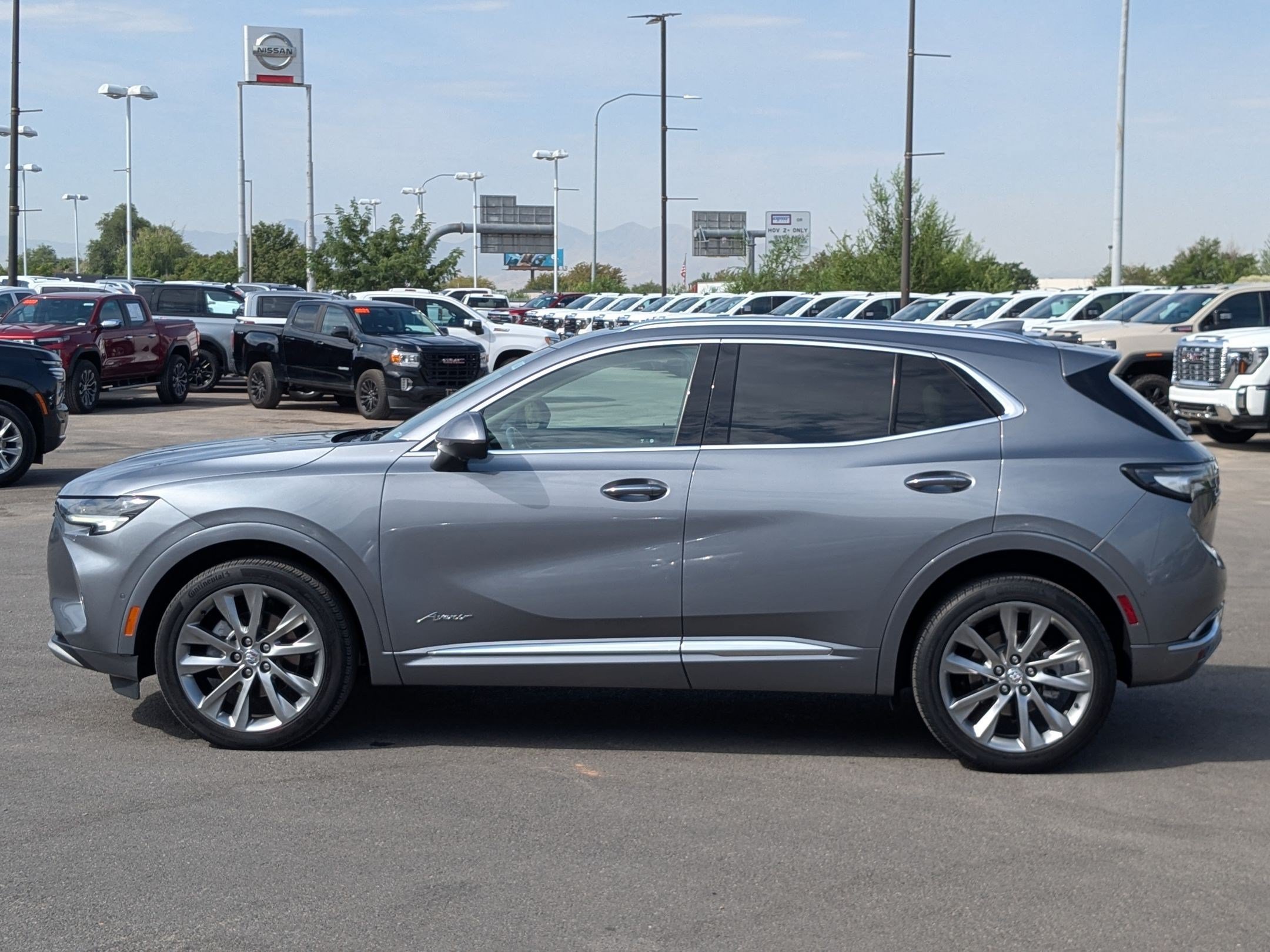 Certified 2022 Buick Envision Avenir w/ Technology Package II AWD/4WD image 3