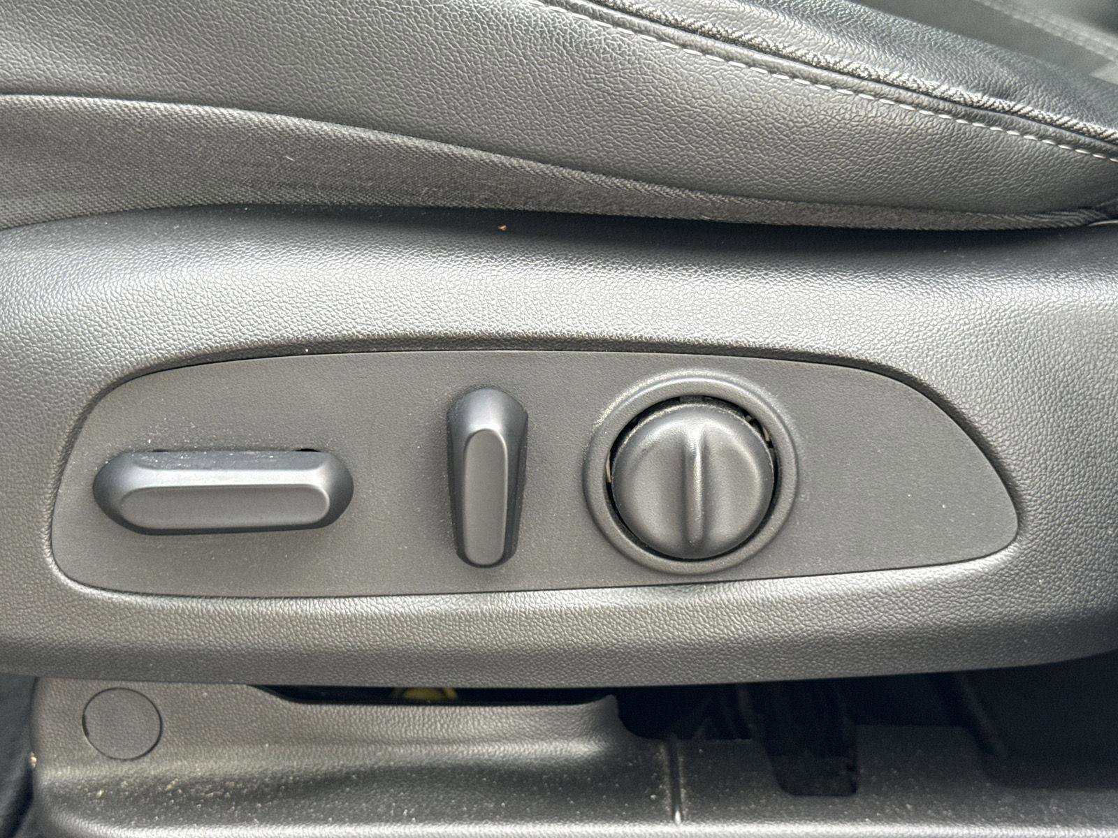 Used 2023 Buick Encore GX Preferred w/ Cold Weather Comfort Package image 12