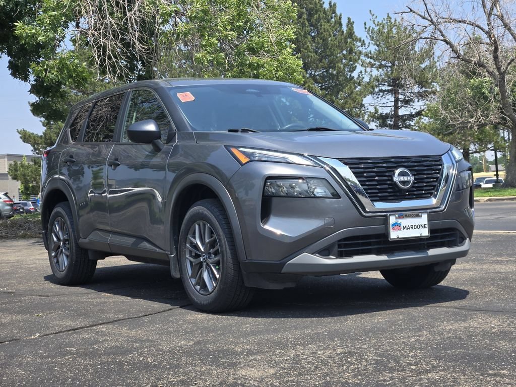 Used 2023 Nissan Rogue S AWD/4WD image 2