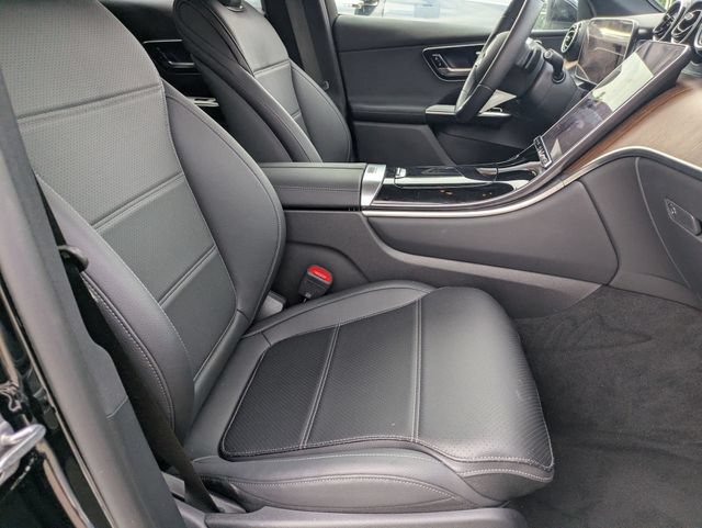 Used 2025 Mercedes-Benz GLC 300 4MATIC image 28