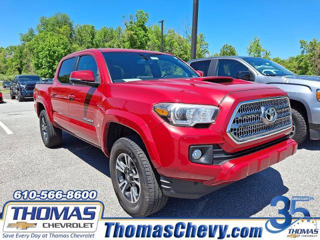 Used 2017 Toyota Tacoma TRD Sport w/ Tow Package (A/T) AWD/4WD image 1