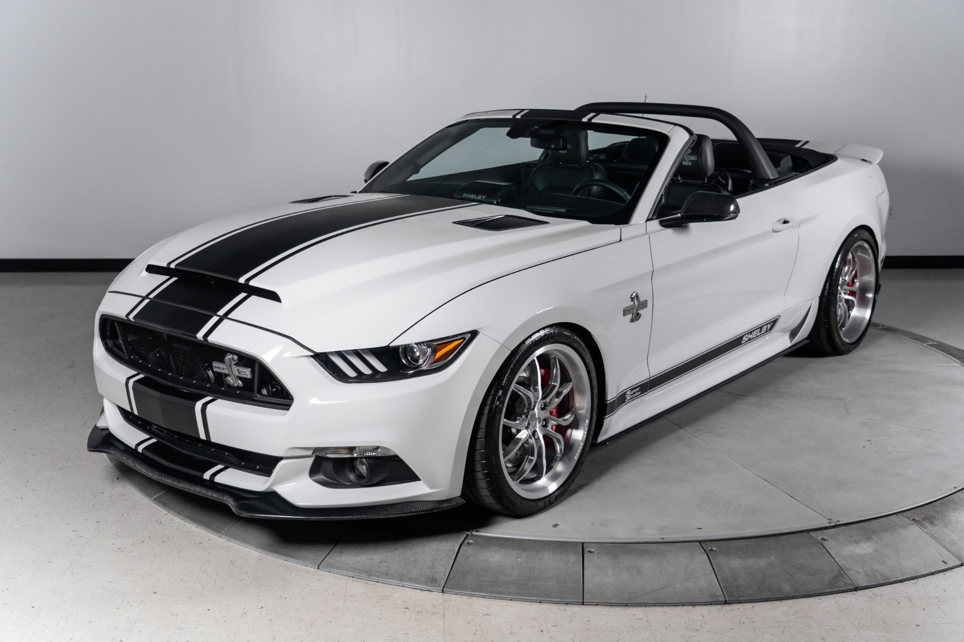 Used 2015 Ford Mustang GT Premium w/ Equipment Group 401A RWD image 2