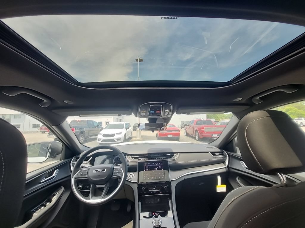 New 2026 Jeep Grand Cherokee L Laredo RWD image 4