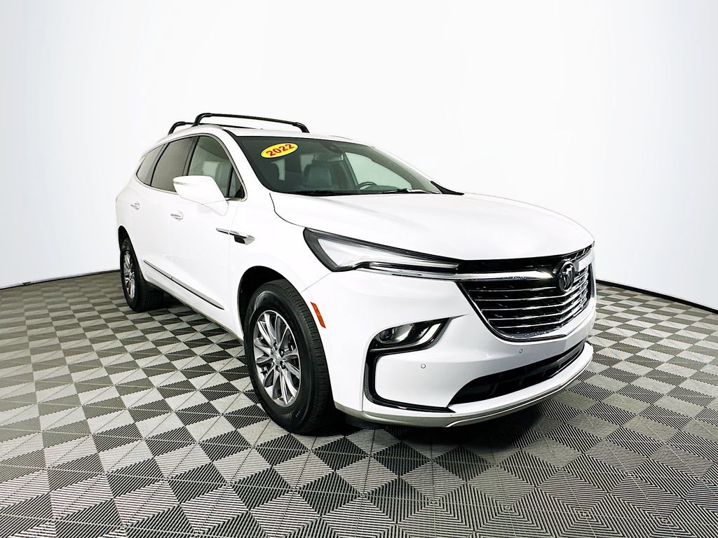 Used 2022 Buick Enclave Essence image 3